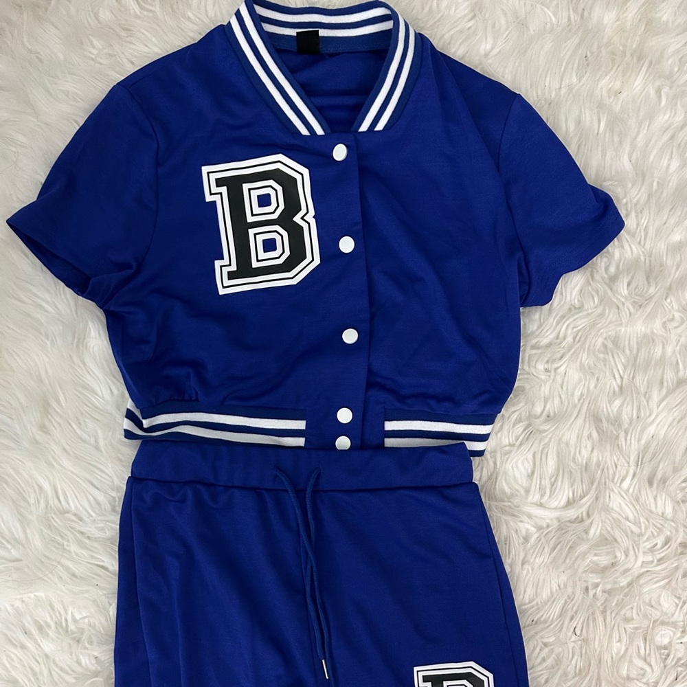 NEVER WORN Letter Graphic Contrast Trim Crop Top & Drawstring Waist Biker Shorts